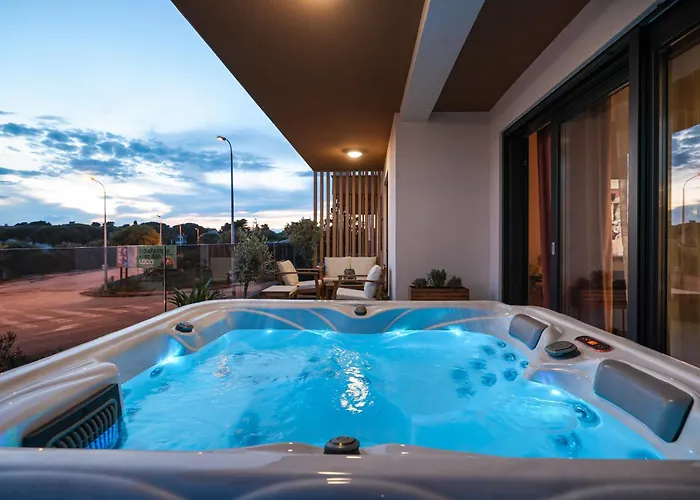Luma Luxury Apartment With Jacuzzi