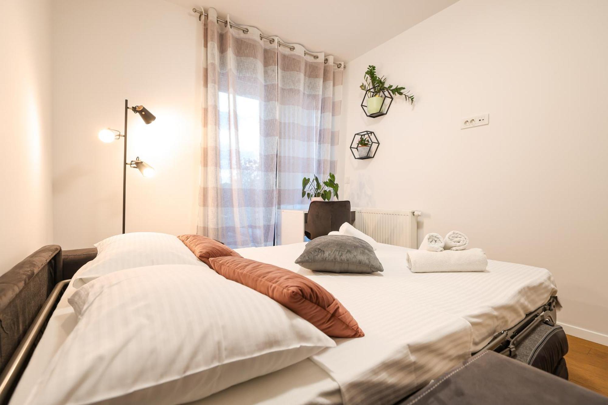 Luma Luxury With Jacuzzi Apartment