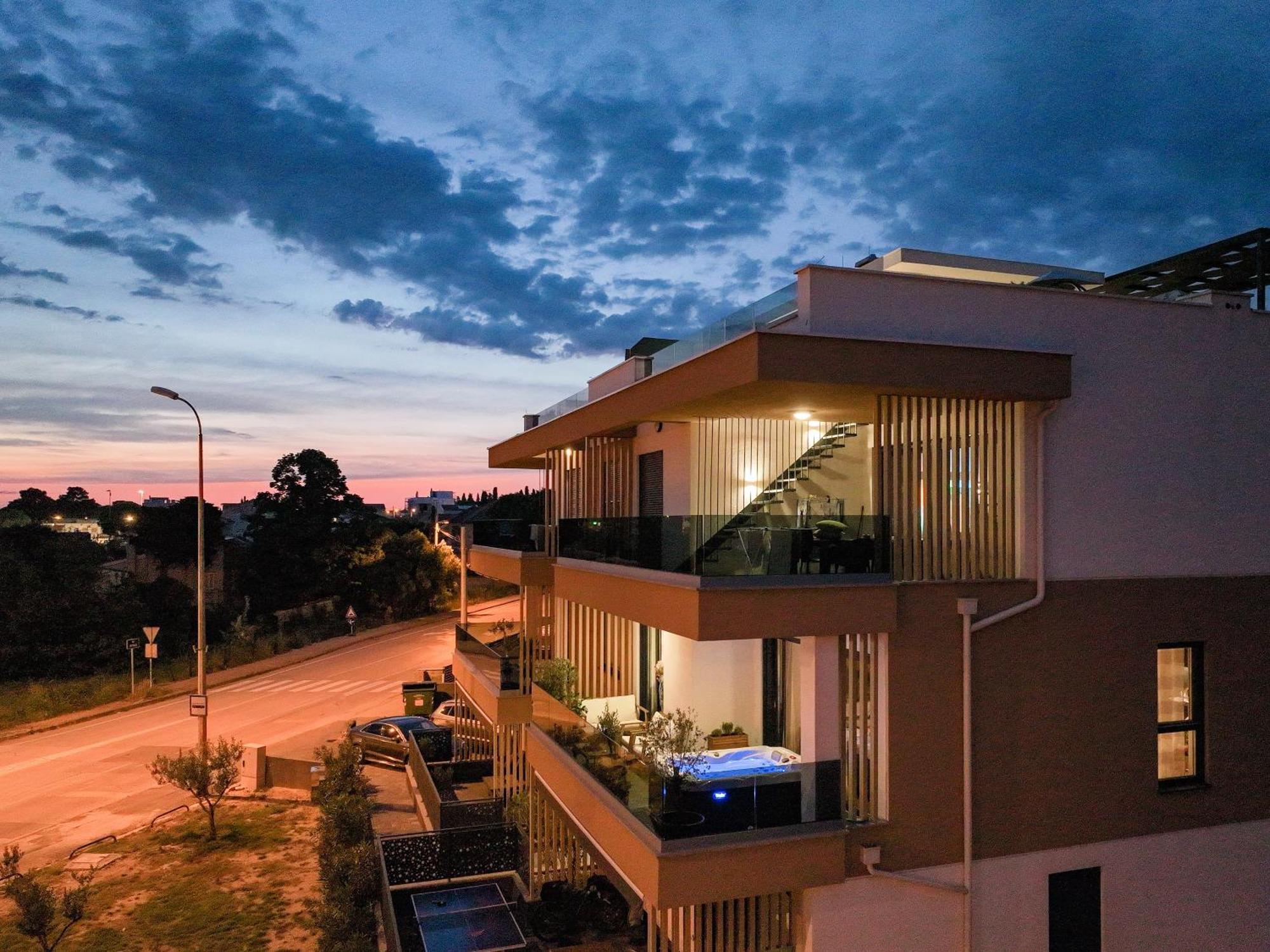 Luma Luxury With Jacuzzi Apartment
